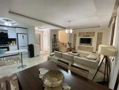 Seferihisar Doğanbey'da Havuzlu Sitede Satılık 3+1 Villa