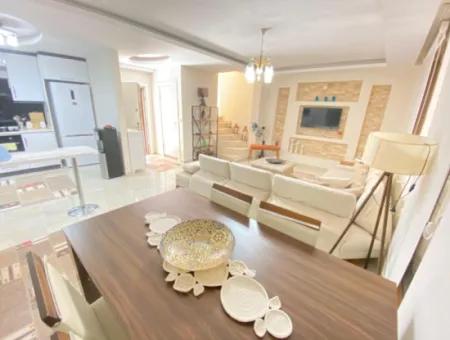 Seferihisar Doğanbey'da Havuzlu Sitede Satılık 3+1 Villa