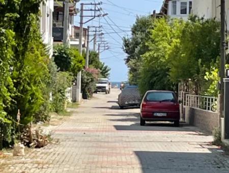 Ürkmez'de Plaja 50M Mesafede Geniş Bahçeli Ferah Satılık Fırsat 2+1 Daire