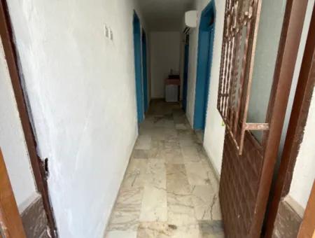 Ürkmez'de Plaja 50M Mesafede Geniş Bahçeli Ferah Satılık Fırsat 2+1 Daire