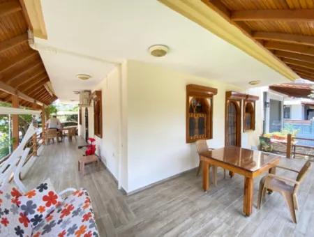 Doğanbey Merkezinde Denize 350M2 Ultra Lüx 7+2 Villa
