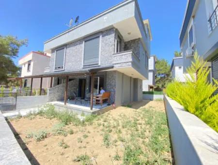 Seferihisar Payamlı De Köşe Villa Geniş Bahçeli Satılık 3+1 Villa