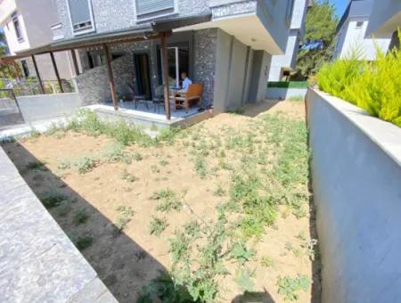 Seferihisar Payamlı De Köşe Villa Geniş Bahçeli Satılık 3+1 Villa