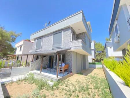Seferihisar Payamlı De Köşe Villa Geniş Bahçeli Satılık 3+1 Villa