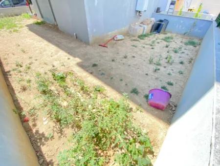 Seferihisar Payamlı De Köşe Villa Geniş Bahçeli Satılık 3+1 Villa