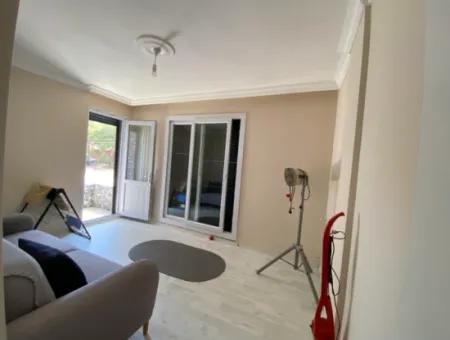 Seferihisar Payamlı De Köşe Villa Geniş Bahçeli Satılık 3+1 Villa