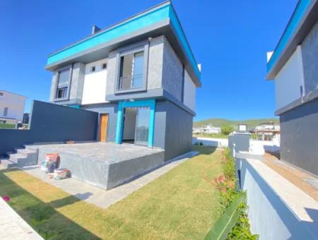 Doğanbey De  Denize 500 Metre Yerden Isıtma Satılık 2+1 Villa