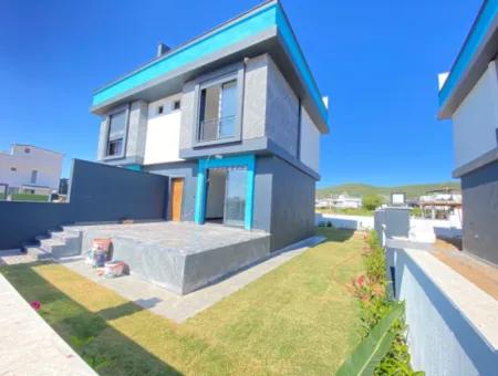 Doğanbey De  Denize 500 Metre Yerden Isıtma Satılık 2+1 Villa