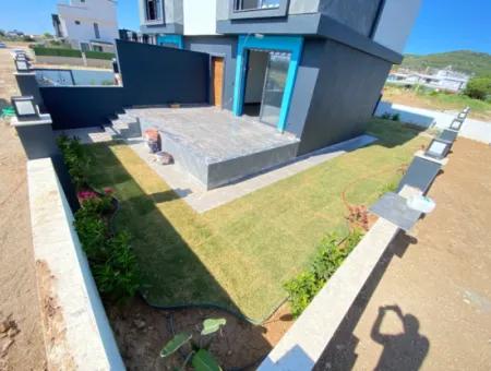 Doğanbey De  Denize 500 Metre Yerden Isıtma Satılık 2+1 Villa