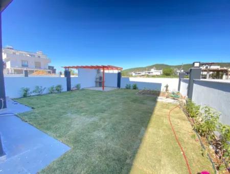 Doğanbey De  Denize 500 Metre Yerden Isıtma Satılık 2+1 Villa