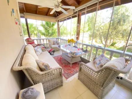 Doğanbey De Köşe Villa Tek Müstakil Geniş Bahçeli Ultra Lükx Satılık 4+1 Villa