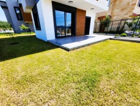 Ürkmez De Deniz Manzaralı Tek Müstakil 3+1 Villa
