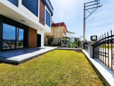 Ürkmez De Deniz Manzaralı Tek Müstakil 3+1 Villa