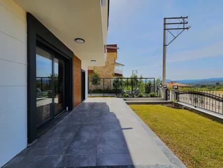 Ürkmez De Deniz Manzaralı Tek Müstakil 3+1 Villa