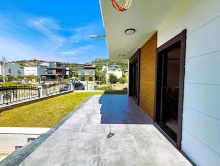 Ürkmez De Deniz Manzaralı Tek Müstakil 3+1 Villa