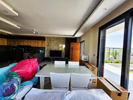 Ürkmez De Deniz Manzaralı Tek Müstakil 3+1 Villa