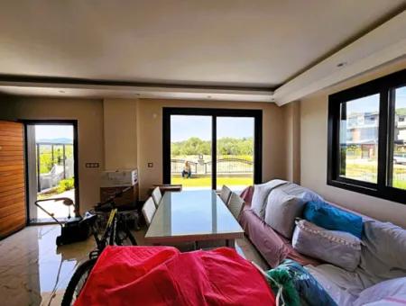 Ürkmez De Deniz Manzaralı Tek Müstakil 3+1 Villa