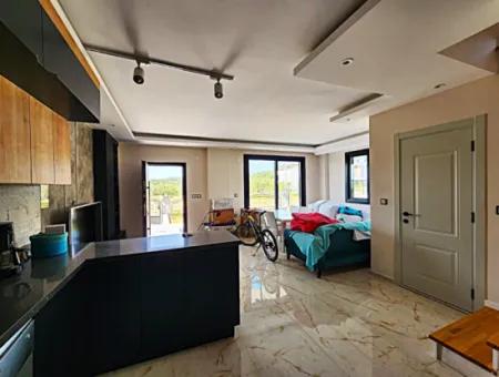 Ürkmez De Deniz Manzaralı Tek Müstakil 3+1 Villa