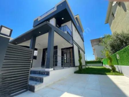 Seferihisar Doğanbey Merkez'de 200M2 Arsa İçin'de Müstakil Sıfır Satılık 3+1 Dubleks Villa