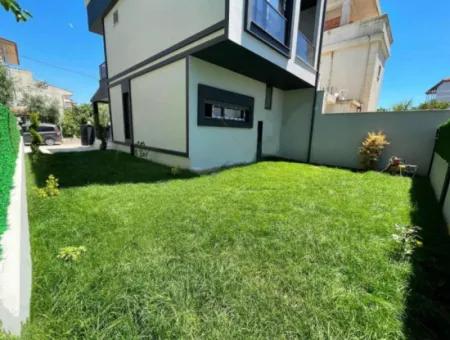 Seferihisar Doğanbey Merkez'de 200M2 Arsa İçin'de Müstakil Sıfır Satılık 3+1 Dubleks Villa