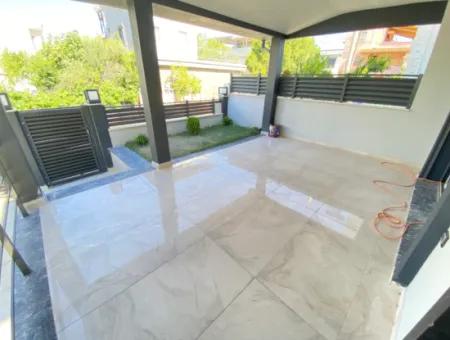 Seferihisar Doğanbey Merkez'de 200M2 Arsa İçin'de Müstakil Sıfır Satılık 3+1 Dubleks Villa