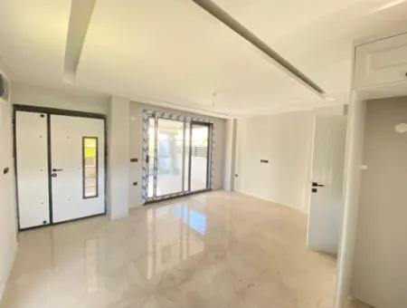 Seferihisar Doğanbey Merkez'de 200M2 Arsa İçin'de Müstakil Sıfır Satılık 3+1 Dubleks Villa