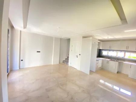 Seferihisar Doğanbey Merkez'de 200M2 Arsa İçin'de Müstakil Sıfır Satılık 3+1 Dubleks Villa