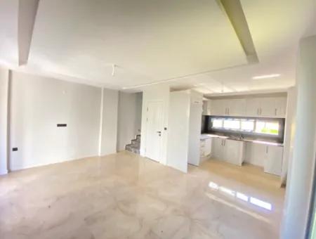 Seferihisar Doğanbey Merkez'de 200M2 Arsa İçin'de Müstakil Sıfır Satılık 3+1 Dubleks Villa