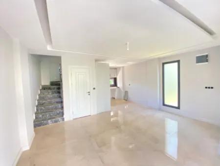 Seferihisar Doğanbey Merkez'de 200M2 Arsa İçin'de Müstakil Sıfır Satılık 3+1 Dubleks Villa