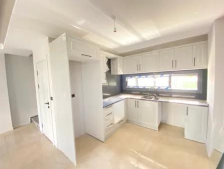 Seferihisar Doğanbey Merkez'de 200M2 Arsa İçin'de Müstakil Sıfır Satılık 3+1 Dubleks Villa