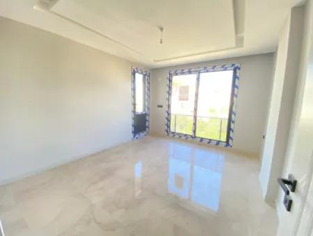 Seferihisar Doğanbey Merkez'de 200M2 Arsa İçin'de Müstakil Sıfır Satılık 3+1 Dubleks Villa