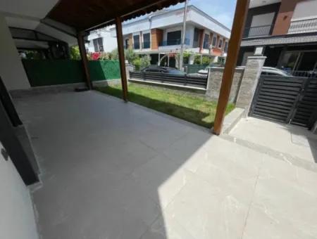 Doğanbey De Deniz Cok Yakın Mustakil Bahçeli Satılık 4+1 Villa