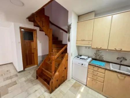 Seferihisar Ürkmezde Deniz Tarafınde Satılık 3+1 Villa