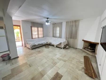Seferihisar Ürkmezde Deniz Tarafınde Satılık 3+1 Villa
