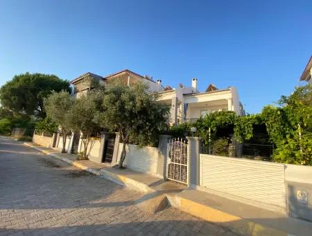 Seferihisar Doğanbeyde Yıldız Tur Sitesi Demize 50Mt Satılık 3+1 Villa