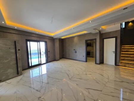 Satılık Havuzlu Geniş Bahçeli Müstakil 3+1 Villa
