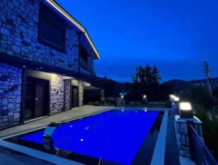 Satılık Havuzlu Geniş Bahçeli Müstakil 3+1 Villa