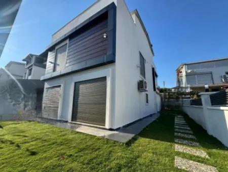 Özdere Çukuraltı Nezih Bölgesinde Denizr Yakın Satılık 3+1 Villa