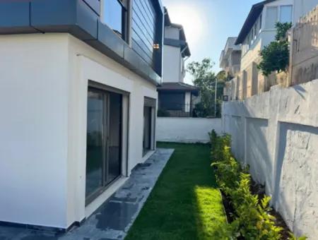 Özdere Çukuraltı Nezih Bölgesinde Denizr Yakın Satılık 3+1 Villa