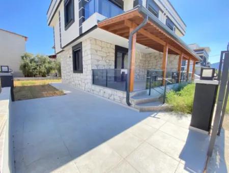 Seferihisar Doğanbey De Köşe Villa Denize 750Mt Satılık 3+1