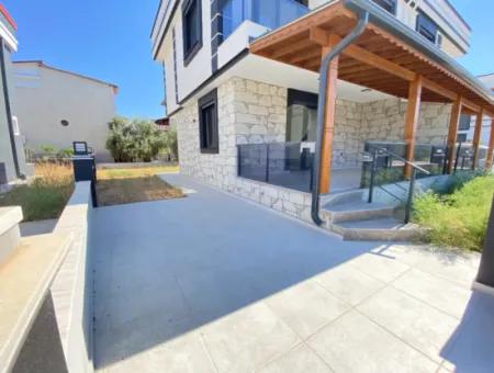 Seferihisar Doğanbey De Köşe Villa Denize 750Mt Satılık 3+1