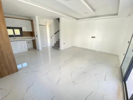 Seferihisar Doğanbey De Köşe Villa Denize 750Mt Satılık 3+1