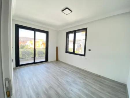 Seferihisar Doğanbey De Köşe Villa Denize 750Mt Satılık 3+1