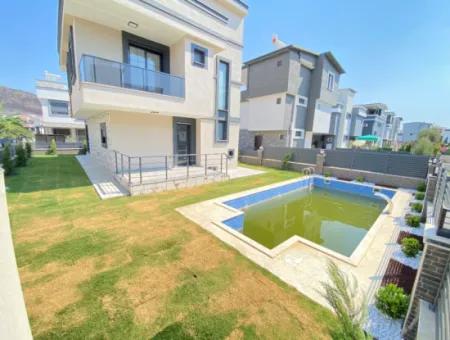 Seferihisar Doğanbeyde Tek Mustakil Havuzlu Satılık 3+1 Villa