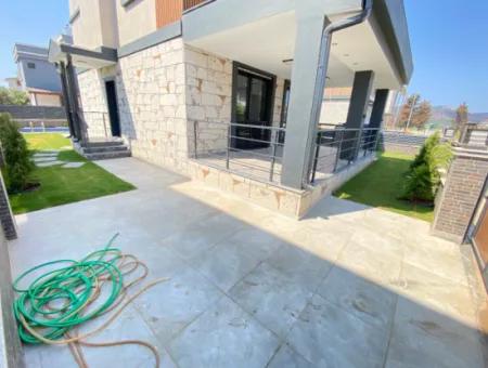 Seferihisar Doğanbeyde Tek Mustakil Havuzlu Satılık 3+1 Villa