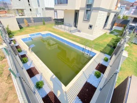 Seferihisar Doğanbeyde Tek Mustakil Havuzlu Satılık 3+1 Villa