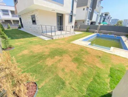 Seferihisar Doğanbeyde Tek Mustakil Havuzlu Satılık 3+1 Villa