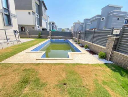 Seferihisar Doğanbeyde Tek Mustakil Havuzlu Satılık 3+1 Villa