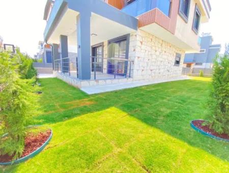 Seferihisar Doğanbeyde Tek Mustakil Havuzlu Satılık 3+1 Villa