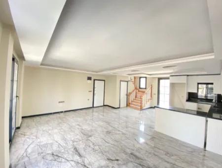 Seferihisar Doğanbeyde Tek Mustakil Havuzlu Satılık 3+1 Villa